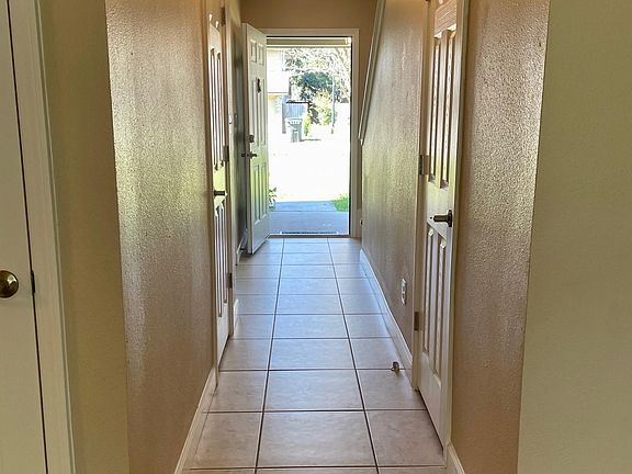 2nd image of 28 Skystone Ct