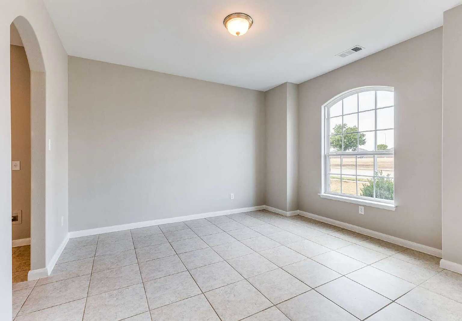 3 bed, 2.0 bath, 1759 sqft, $2,100 — Photo 3