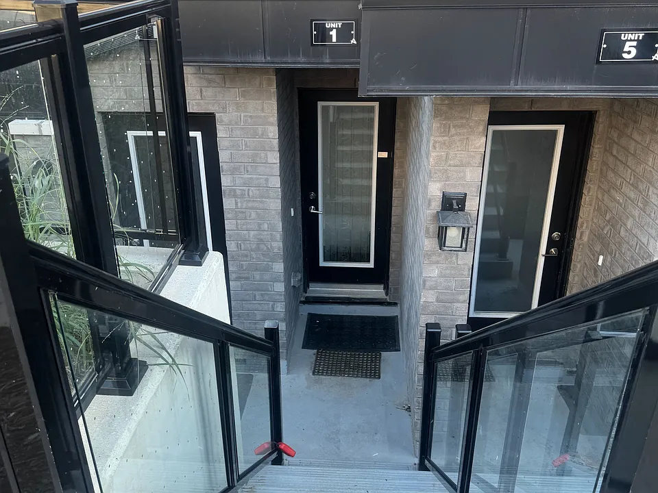 165 Tapscott Rd #1