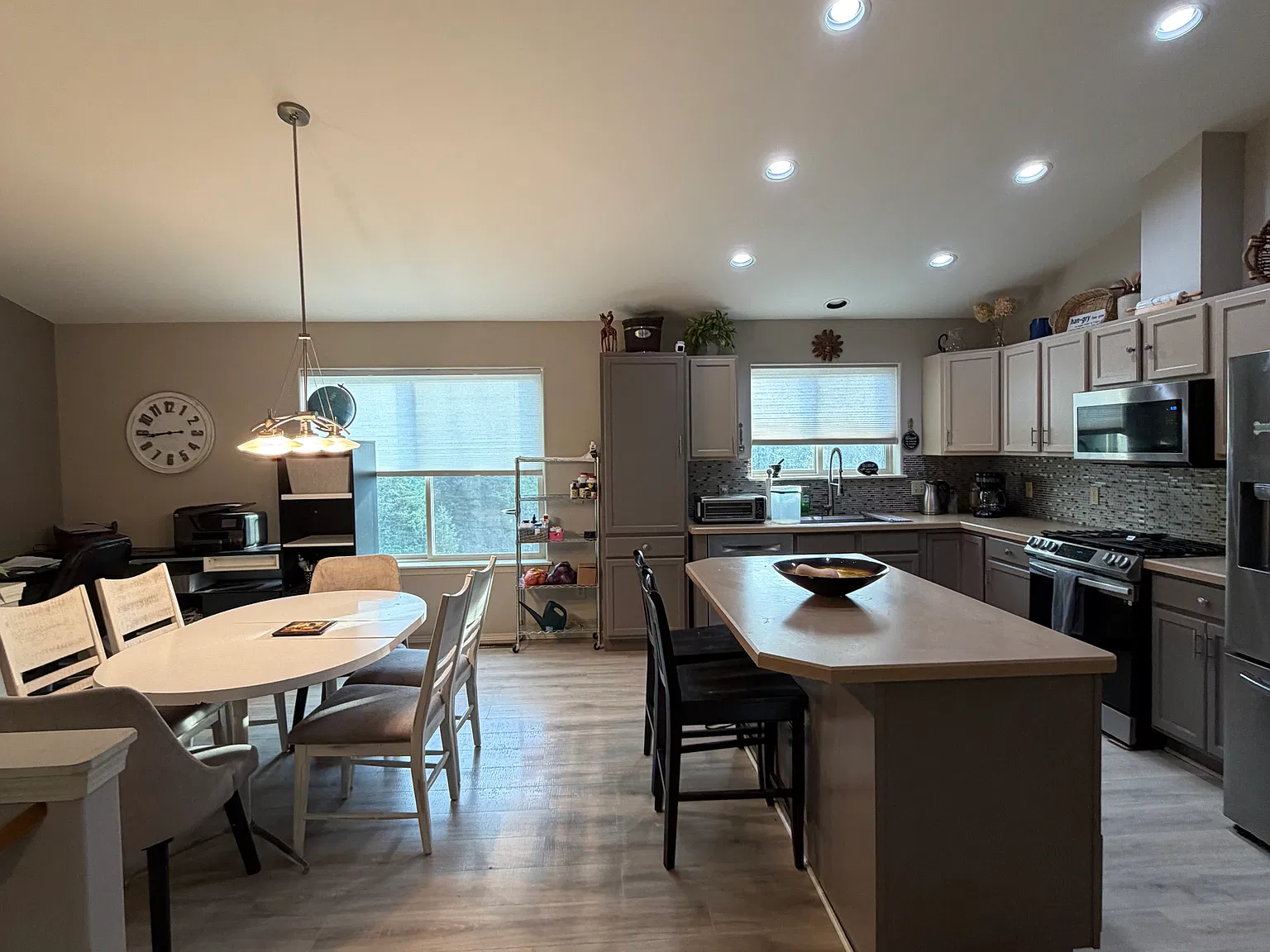 3 bed, 2800 sqft, $3,550 — Photo 2