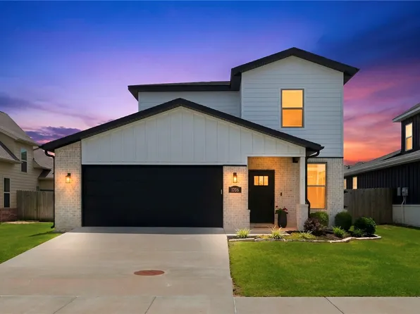 1706 W Broadway Pl, Rogers, AR 72758