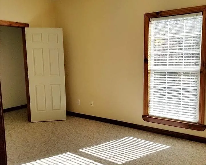3516 Walnut Grove Ln NE — Photo 12