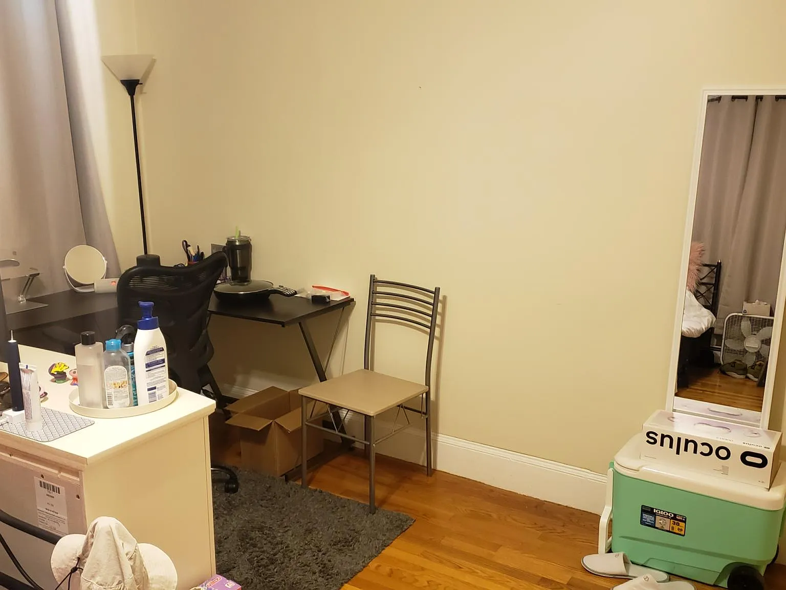 3 bed, 895 sqft, $3,950 — Photo 2