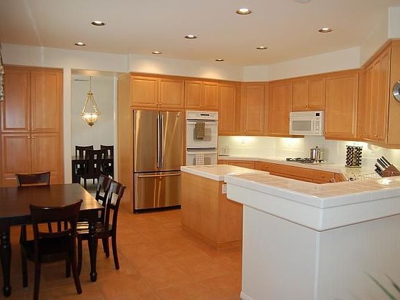 4th image of 1975 Cabrillo Mesa Ct