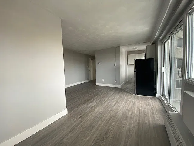 290 Nelson St — Photo 25