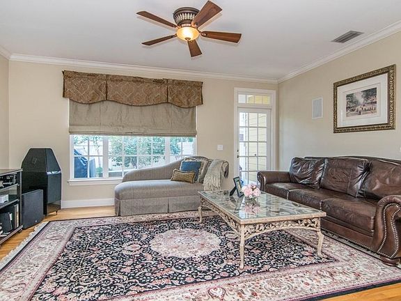 4th image of 1012 Bay Harbour Pl