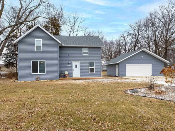 1329 Wisconsin St, Le Claire, IA 52753