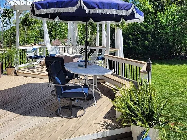 390 Camelot Blvd — Photo 9