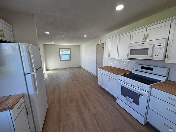 3rd image of 4805 Greenfield Dr