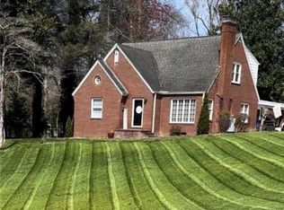 224 Country Club Rd, Mount Airy, NC 27030