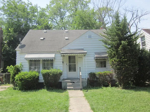19204 Kingsville St, Harper Woods, MI 48225