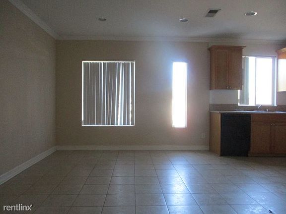 4th image of 15965 Victory Blvd APT 4