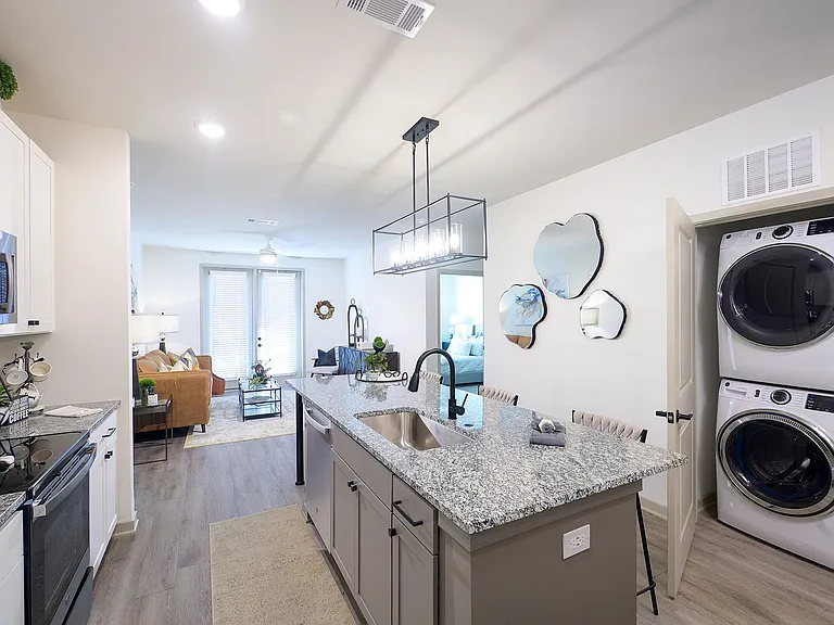 The Tomlin Luxury Apartments — Photo 17