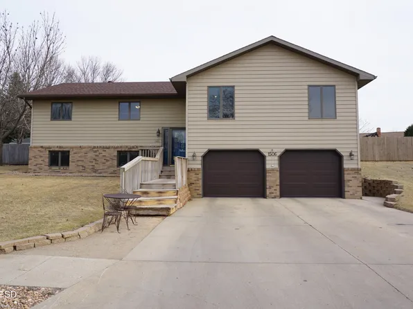 1506 Grandview Dr, Watertown, SD 57201