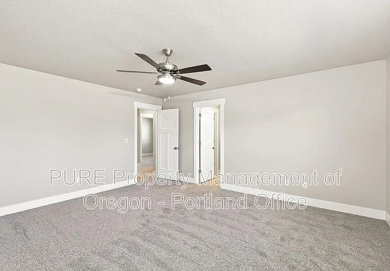 582 NE Alderwood Dr — Photo 24