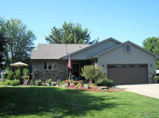 5005 E Hillview Cir, Sioux Falls, SD 57110