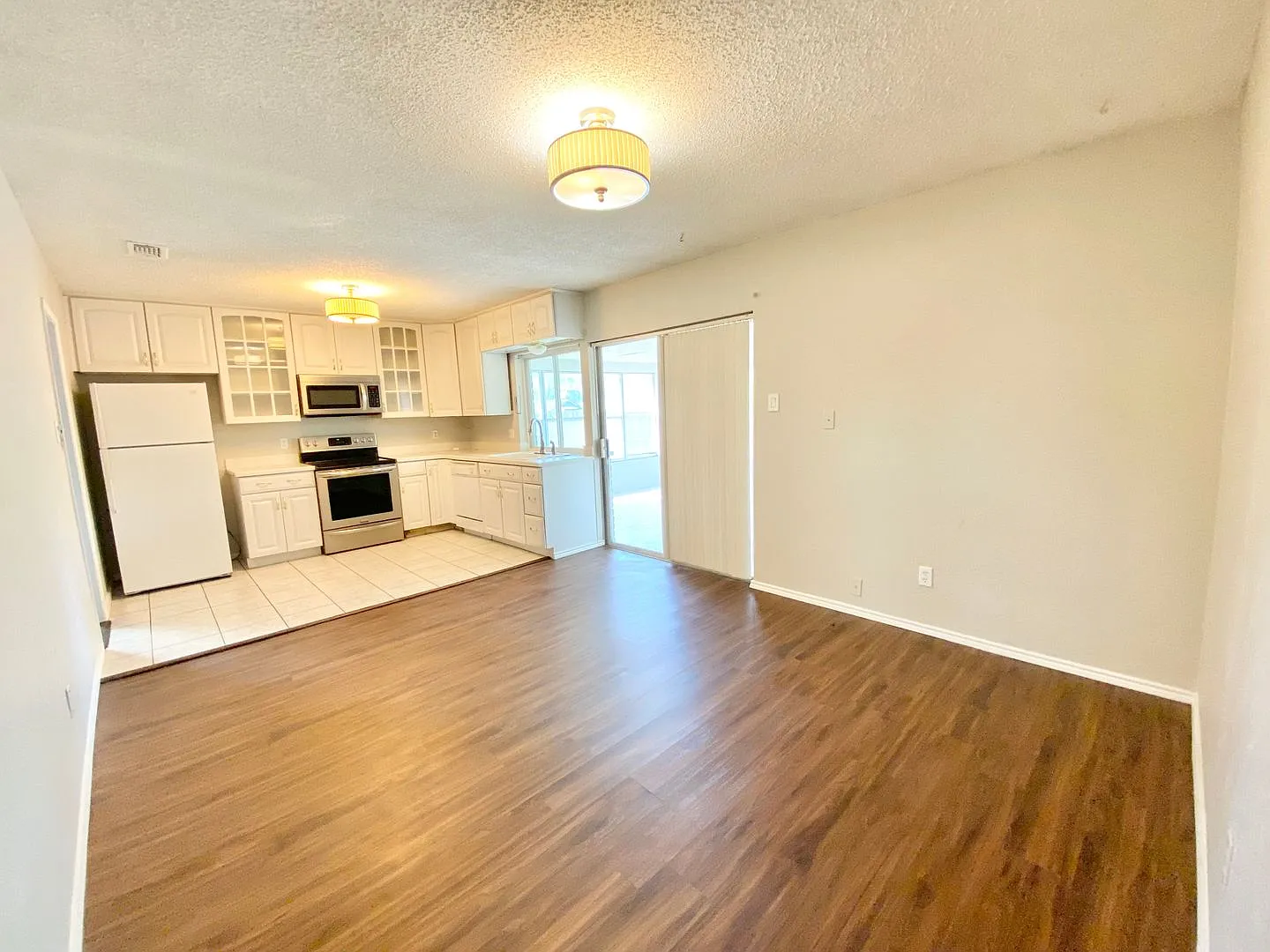 701 Victoria — Photo 4