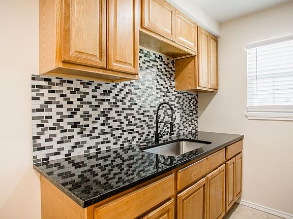 5th image of 1231 N Lbj Dr APT 2