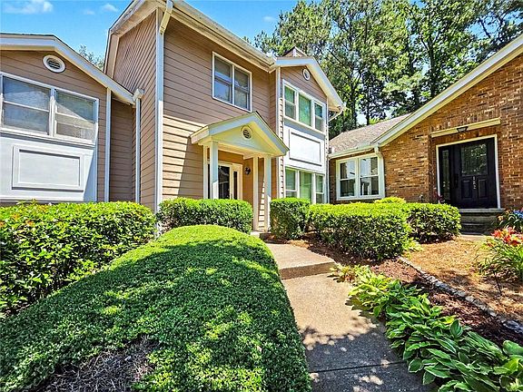 3rd image of 184 Peachtree Hollow Ct