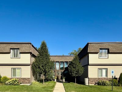 129 E Mill St APT 202, Wauconda, IL, 60084