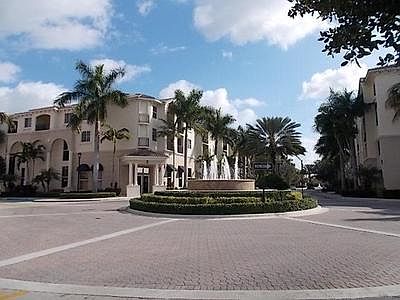 WELL APPOINTED KITCHEN