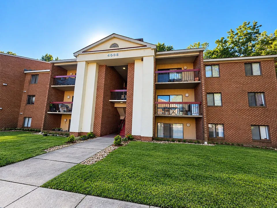 4006 Governors Sq #4