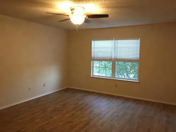 7204 Lake Hawkins Dr, Arlington, TX 76002