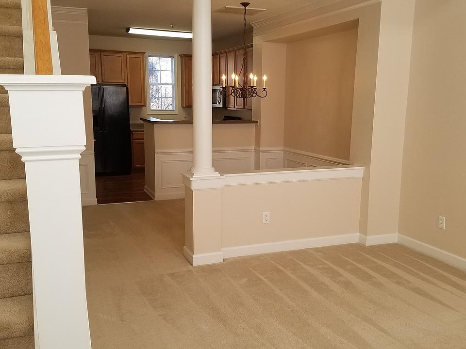 1st image of 142 Marketplace Ave