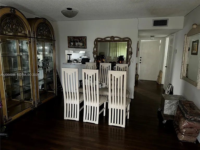 950 Hillcrest Dr #411 — Photo 10