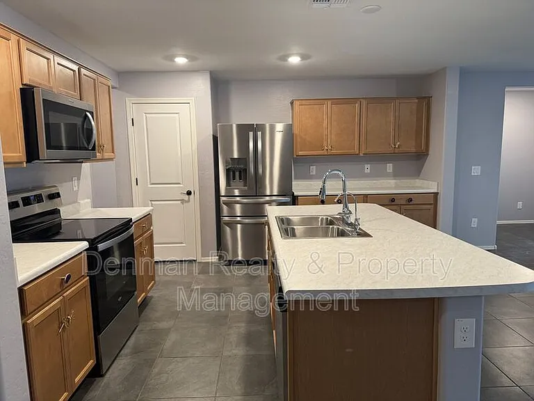 1633 W Pinkley Ct — Photo 6