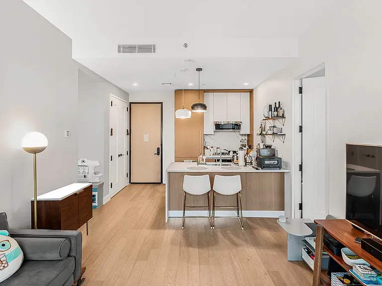 21-41 46th St #7C — Photo 3
