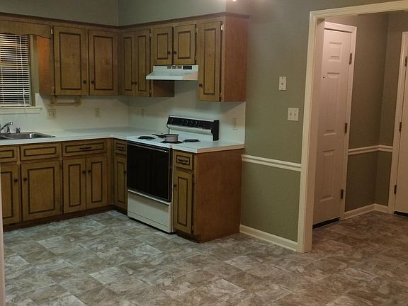 Kitchen & Front-Entry