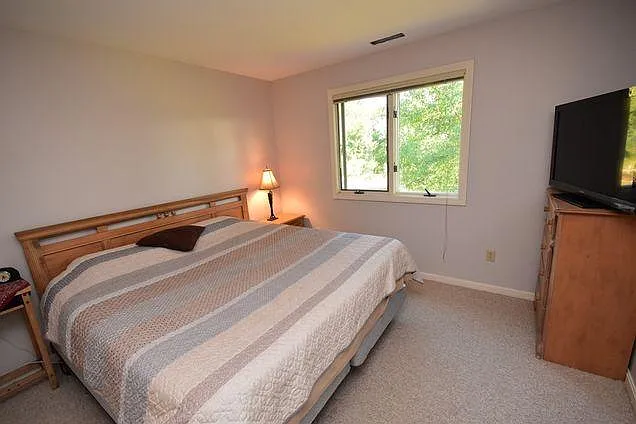 105 N Valley Rd — Photo 13