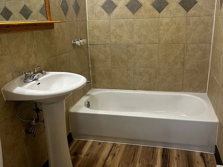 67 Groton Ave — Photo 17