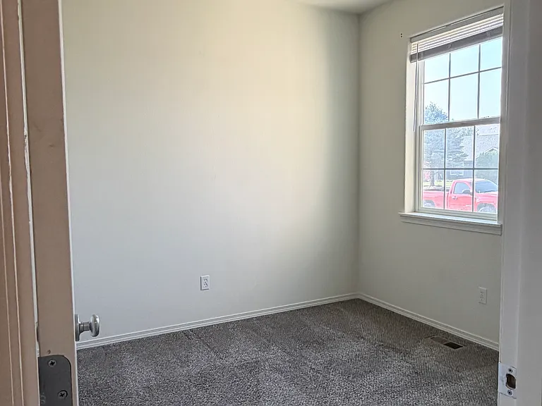 8412 Hudson Ct — Photo 7