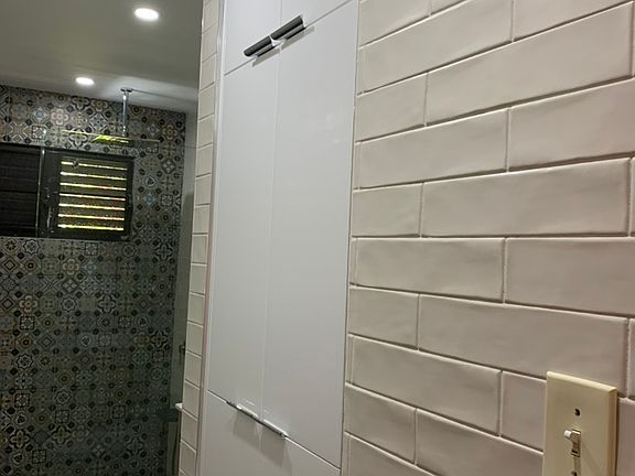 3rd image of 357 Calle Shl