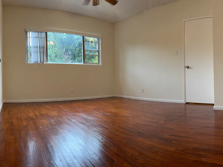 7719 Hampton Ave #17 — Photo 3