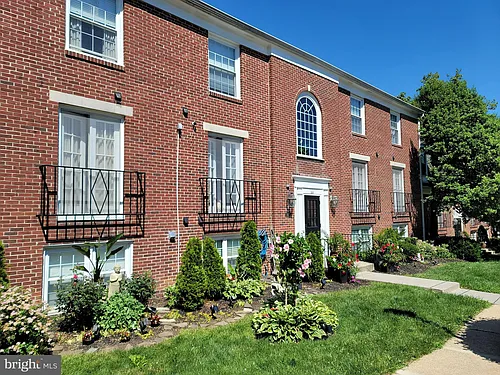 367 Homeland Southway #1B Photo 1