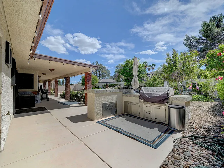 7085 Palmyra Ave — Photo 6
