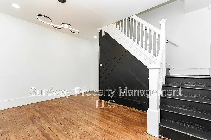 3 bed, 1.0 bath, 1100 sqft, $2,100 — Photo 4