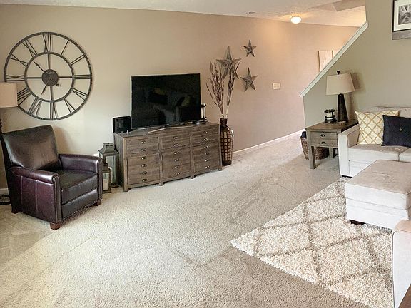 3rd image of 129 Holly Hock Ln