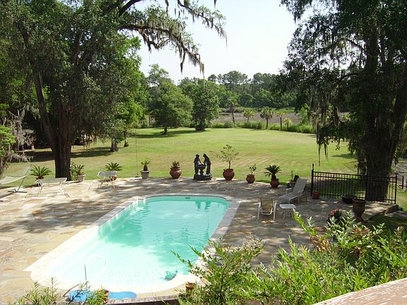 5th image of 160 Joseph Ln