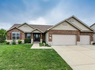 1425 Victoria Square Ct, O'Fallon, IL 62269