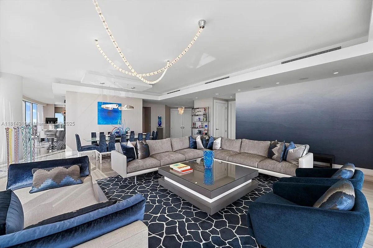 Building Photo - 17901 Collins Ave #3004