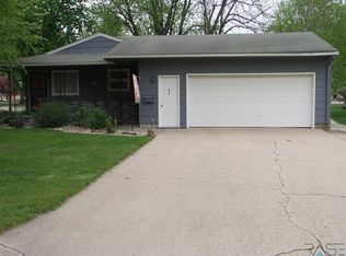 1020 N Jackson St, Luverne, MN 56156