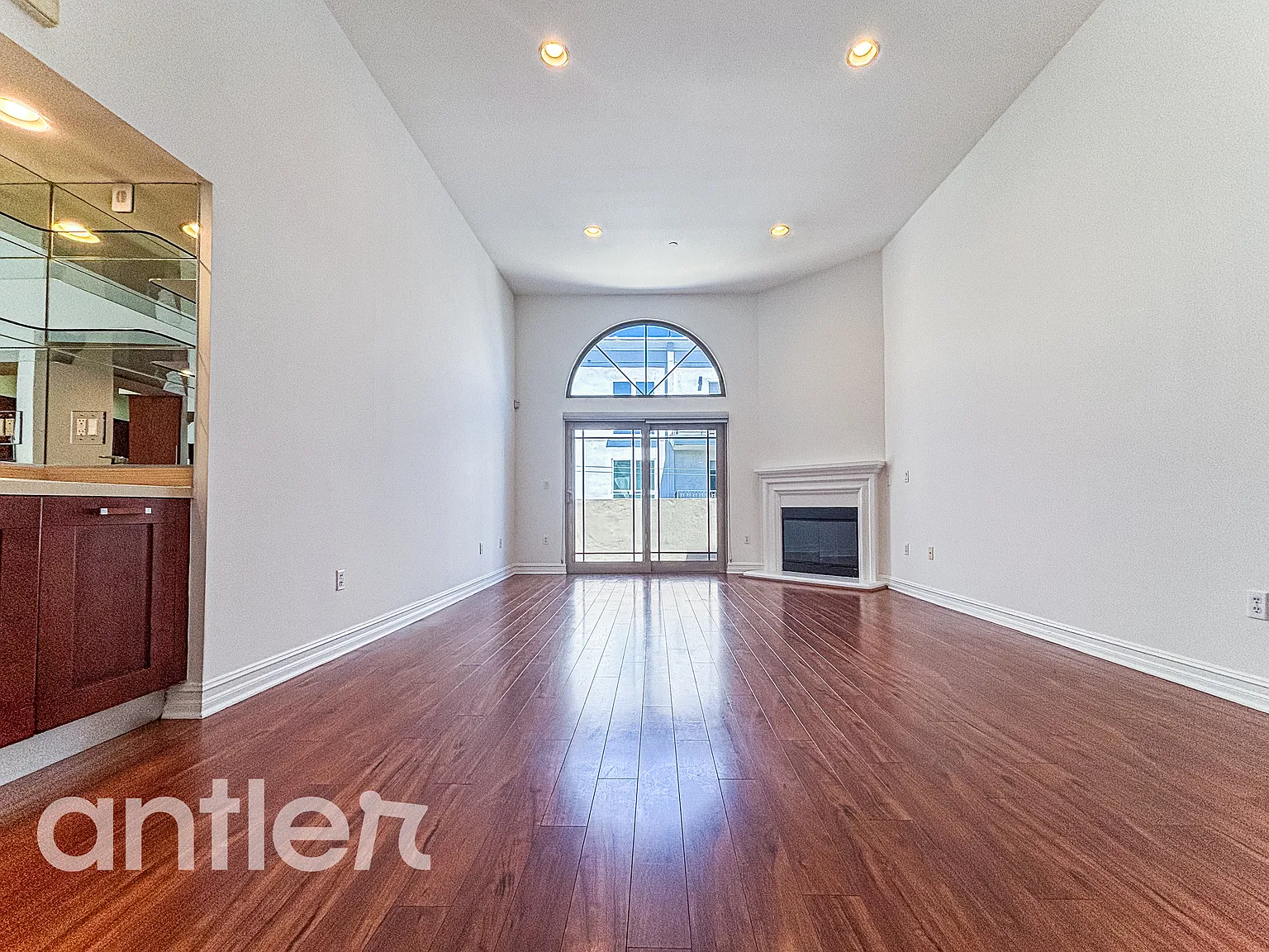 2 bed, 2.5 bath, 1400 sqft, $4,495 — Photo 1