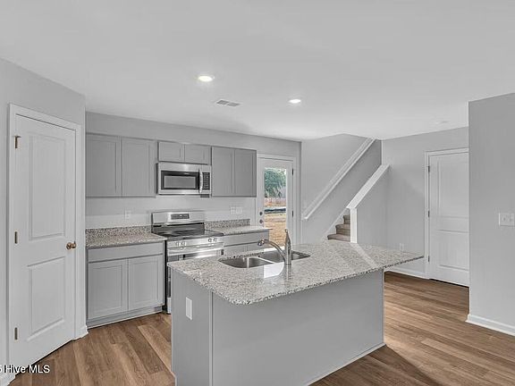 5th image of 5203 Meagan Lane NE