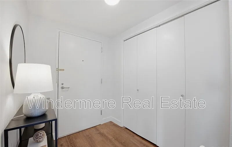 2 bed, 2.0 bath, 998 sqft, $1,950 — Photo 4