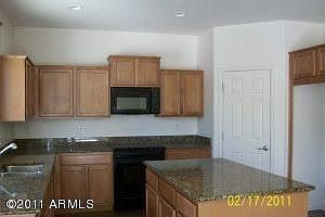 2nd image of 913 E Cotton Farm Ln