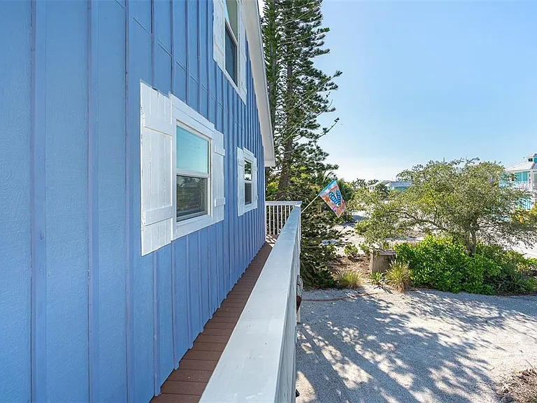 210 Bocilla Dr — Photo 4